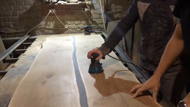 КАК МЫ ШЛИФУЕМ ДЕРЕВО ДЛЯ НАШИХ СТОЛОВ смотреть онлайн