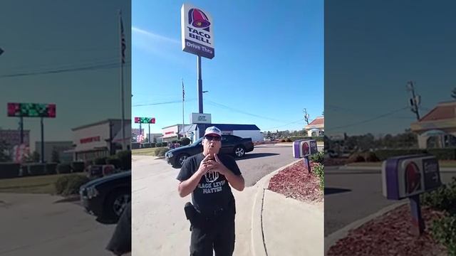 Trump supporters are not welcome at Taco Bell смотреть онлайн