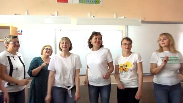 Музыкальное поздравление выпускникам 2021 от учителей и родителей Гимназии №1 г.Стерлитамак. смотреть онлайн