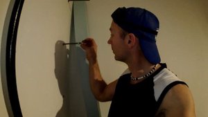 Надёжное крепление бруса через гипрок к несущей стене.