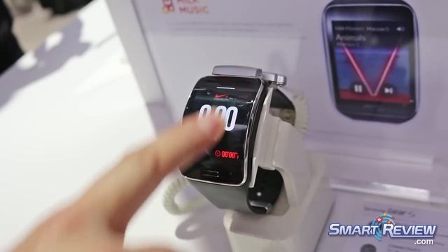 CES 2015 | Samsung Gear S - Smart Watch Demonstration | Built-in 3G | SmartReview.com смотреть онлайн