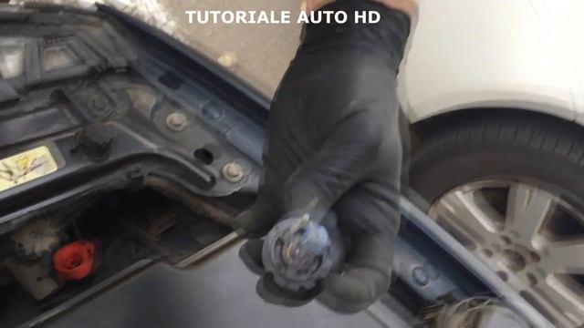 BMW E46 Xenon Bulb HID Replacement смотреть онлайн