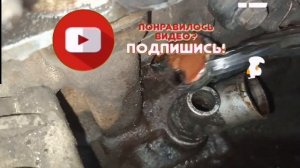 Лада Приора стягивает ремень ГРМ и замена заглушки блока.
