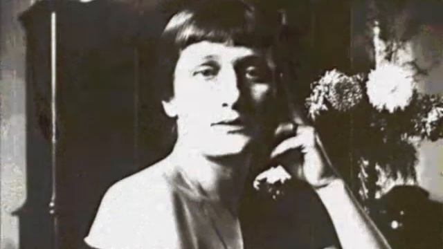Анна Ахматова читает фрагмент стихотворения Летний сад(архивная запись) смотреть онлайн