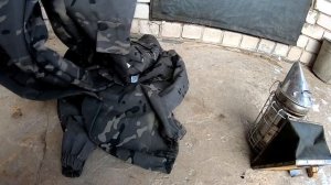 Сегодня купил инвентарь для пчеловода. Стамеску, дымарь, вилочку, костюм пчеловода.