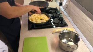 Фантастический рецепт! Жареная картошка с беконом и луком. Вся семья будет в восторге!