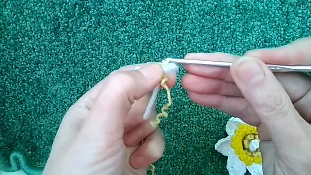 Как вязать крючком цветок нарцисс/ How To Crochet A Daffodil/ Вязаные цветы