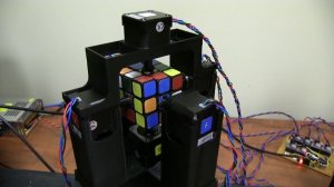 Самый быстрый собиратель кубика рубика 