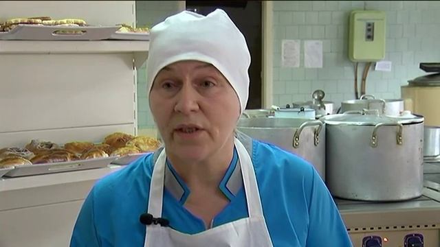 Прибавка к питания. Школьников будут кормить больше и лучше смотреть онлайн