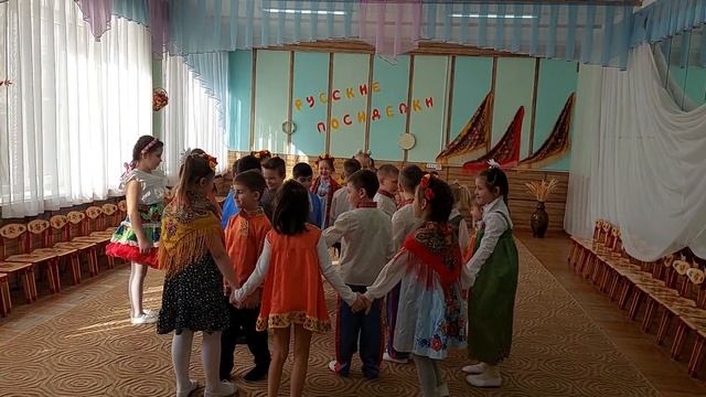 Русская народная игра : " Матрешка"