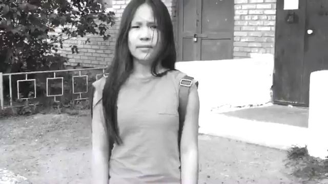 Как надо правильно изменять парням (в желтобелой футболке парень) смотреть онлайн