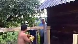 Если соседи шизофреники  забор не спасет