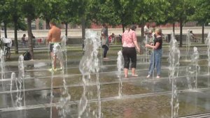 Мокрые майки, или Девушки и фонтан ! / Wet T-shirts, or Girls and a fountain !