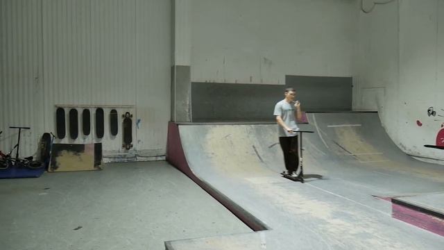 Трюки по Grind Box ?.От Инструктора Никиты Сацкевича. Крытый скейт парк BunnyHop Москва. смотреть онлайн