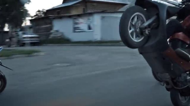 стант на скутерах и на питбайках