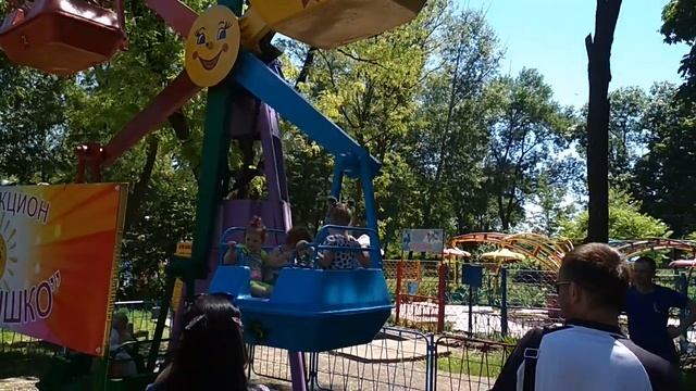 WE WALK IN THE PARK!ГУЛЯЕМ В ПАРКЕ! смотреть онлайн