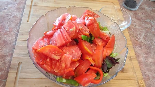 Соседка по даче дала рецепт, Уже все лето едим и еще хочется! ПОМИДОРЫ ,Салат Класс! смотреть онлайн