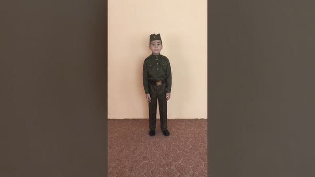 9 апреля 2020 г. Таранжин Ян читает стихотворение "После Победы" Сергея Михалкова смотреть онлайн