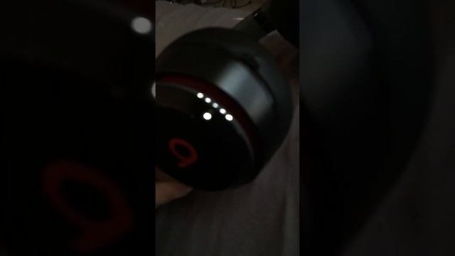 Beats solo 2 wireless problem won't charge!!!! Please help смотреть онлайн