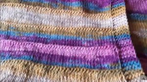 Накидка - плед на кресло из секционной пряжи или палантин.