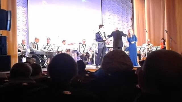 Илья Костюченко Анна Плохова и эстрадно джазовый оркестр под управлением А Дубровского  tВетер пере