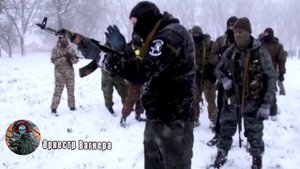 В зимнем Белгороде, на одном из полигонов, продолжаются тренировки народного ополчения.MOV