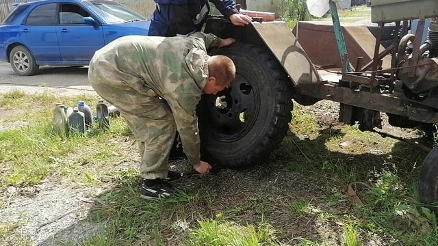 Работа по восстановлению самодельного трактора моего Дедушки, часть №2. Шпильки и задние колеса.