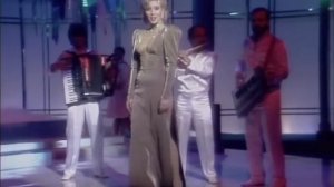 Lepa Brena - Nezna zena - Novogodisnji Show Program - (RTB 1984/85)