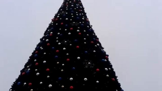 Елка в Луганске 2017, Christmas tree in Lugansk смотреть онлайн