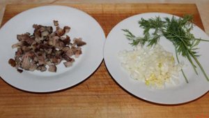 Картофельное пюре по - сельски с салом и луком