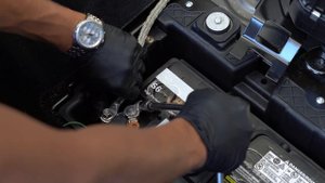 How to Replace the Battery on Range Rover 2013-2020 L405 and Range Rover Sport L494