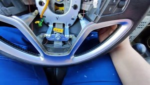 Не получается снять руль смотри видос. Kак снять руль opel antara.