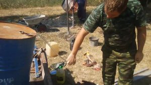 Как из бочки набрать воду