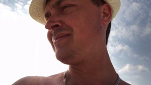 Как в Танзании на пляже купить кокос в 10 раз дешевле обычного.