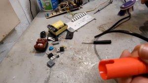 Чистка паяльника с вакуумным отсосом припоя.