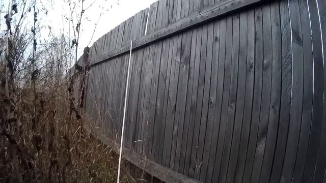ЗАБОР ИЗ ПРОФНАСТИЛА - продолжаем крепить профнастил