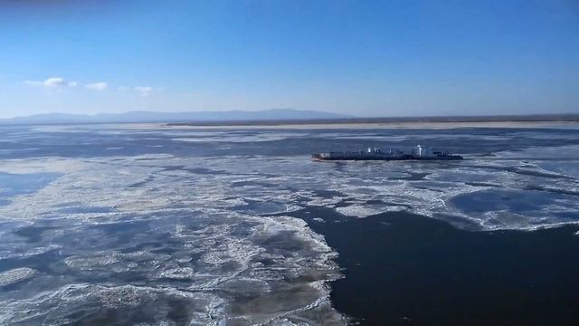 Ледоход на реке Амур,спасение международного речного вокзала(дебаркадера)