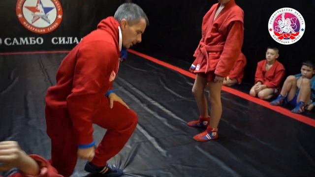БРОСОК ЧЕРЕЗ СПИНУ С КОЛЕН! Мастер-класс по САМБО смотреть онлайн
