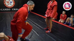 БРОСОК ЧЕРЕЗ СПИНУ С КОЛЕН! Мастер-класс по САМБО