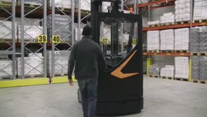 Ричтрак c кабиной для работы на холодном складе