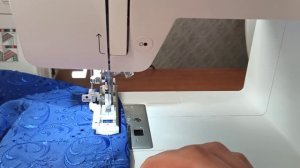 Автоматическая петля на швейно-вышивальной машине Bernina Bernette Chicago 7