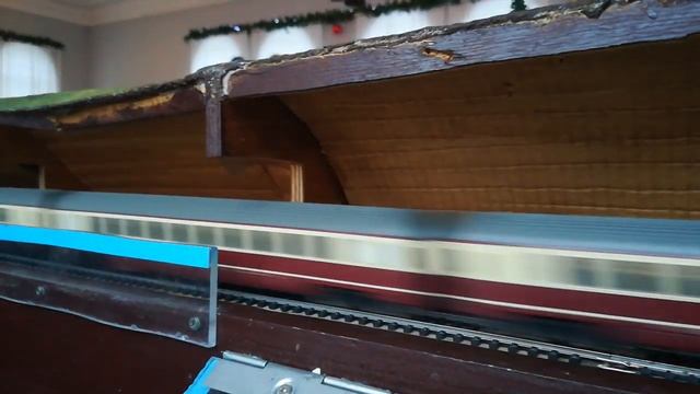 Модель BR118 с пассажирским поездом на макете ДЖД Имени К.С. Заслонова / BR118 disel, model смотреть онлайн