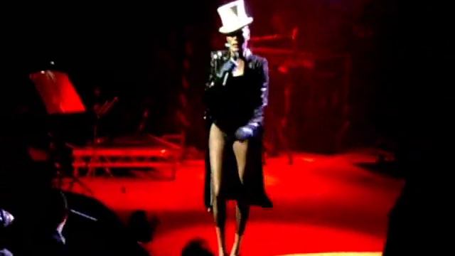 Grace Jones - La Vie En Rose смотреть онлайн