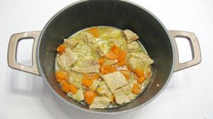 Свинина с яблоками и сливками