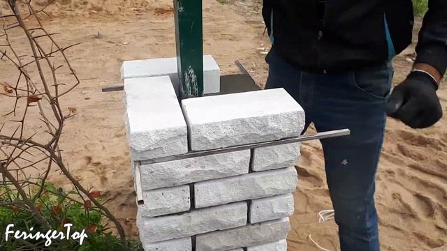 Подглядываю за опытным каменщиком, как он ЛИХО ДЕЛАЕТ кирпичные столбы смотреть онлайн