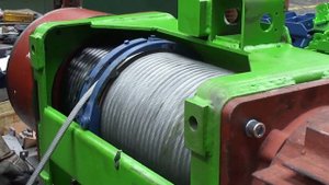 Сборочный цех ПОДЕМКРАН. Показывается намотка каната и работа канатоукладчика.