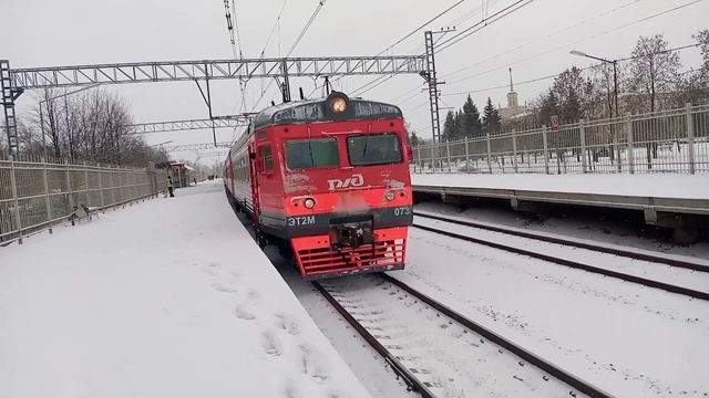 Электропоезд эт2м-073 Сообщением Тосно Санкт-Петербург Отправляется с платформы Колпино