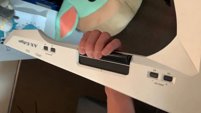 Keytar - a keyboard with pitch bending controls смотреть онлайн