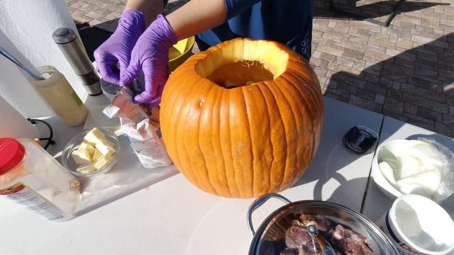 МЯСО в тыкве на костре. Ждём гостей, копаем яму. смотреть онлайн
