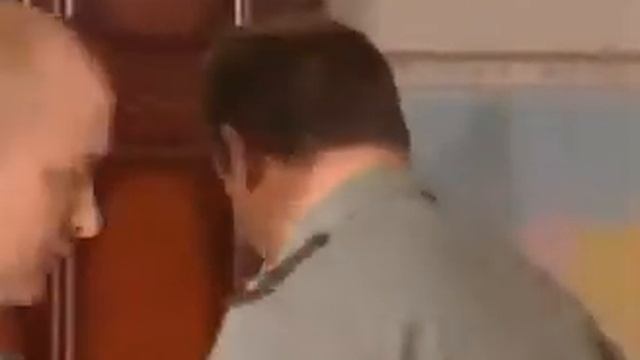 Канистру Вам в кабинет надо залить и зажигалкой чиркнуть смотреть онлайн